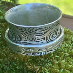 The tempest of the sea spinner ring Size 9